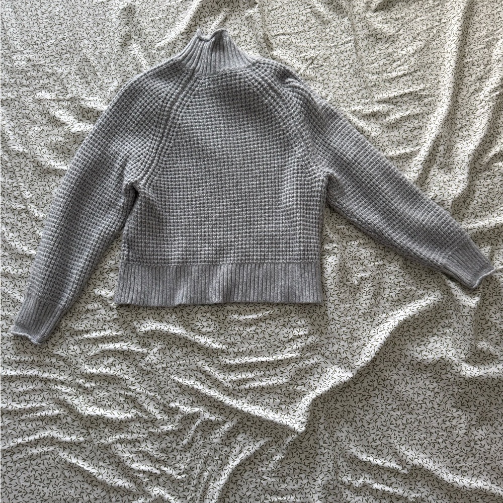American Eagle Outfitters Light Gray Sweater 4 for $20